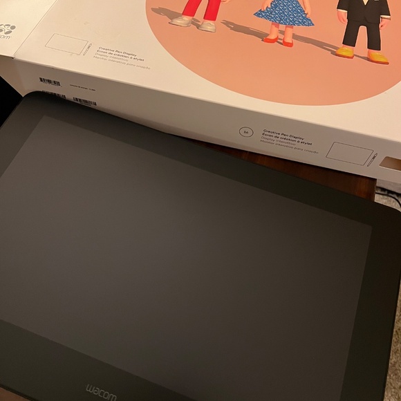 Wacom Cintiq Pro 16 4K Graphic Drawing Monitor with Pen - Picture 4 of 7